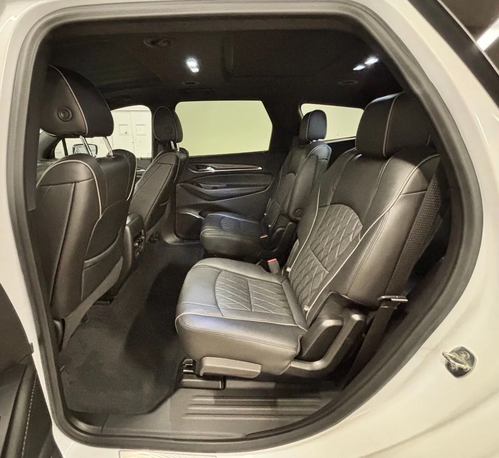 Used 2022 White Buick Avenir image 25