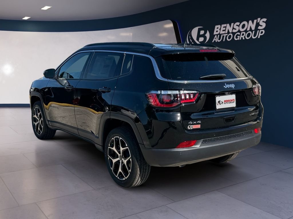 New 2026 Diamond Black Crystal Pearl-Coat Exterior Paint Jeep Limited image 3