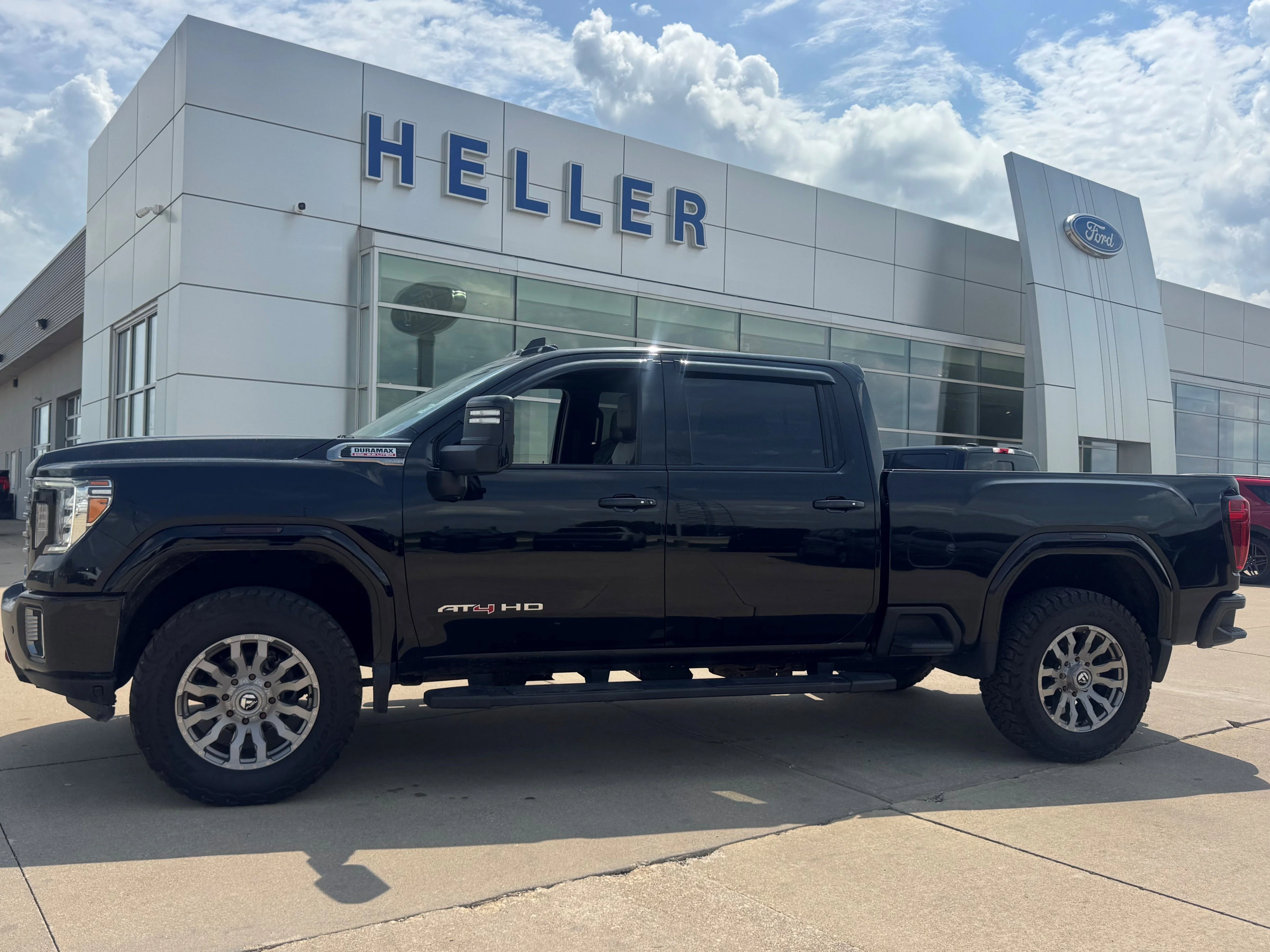Used 2022 Onyx Black GMC AT4 image 3