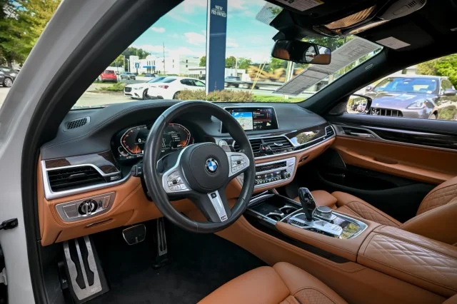 Used 2022 WHITE BMW 750i xDrive image 13