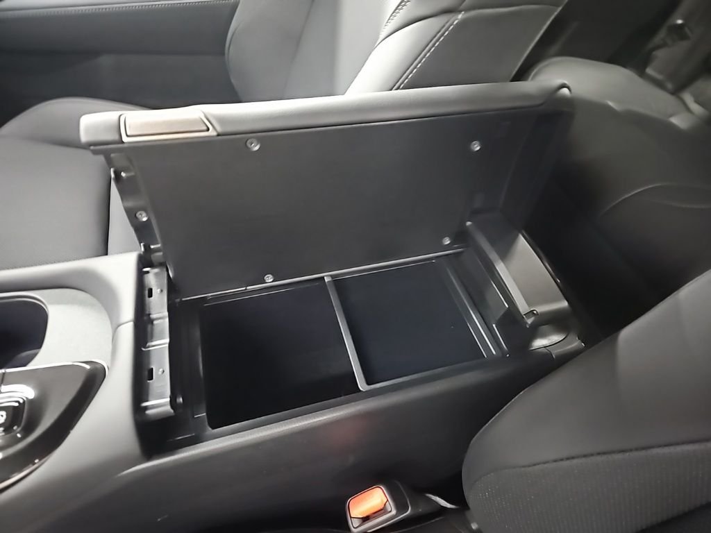 2025 Toyota Crown Signia XLE - Photo 17