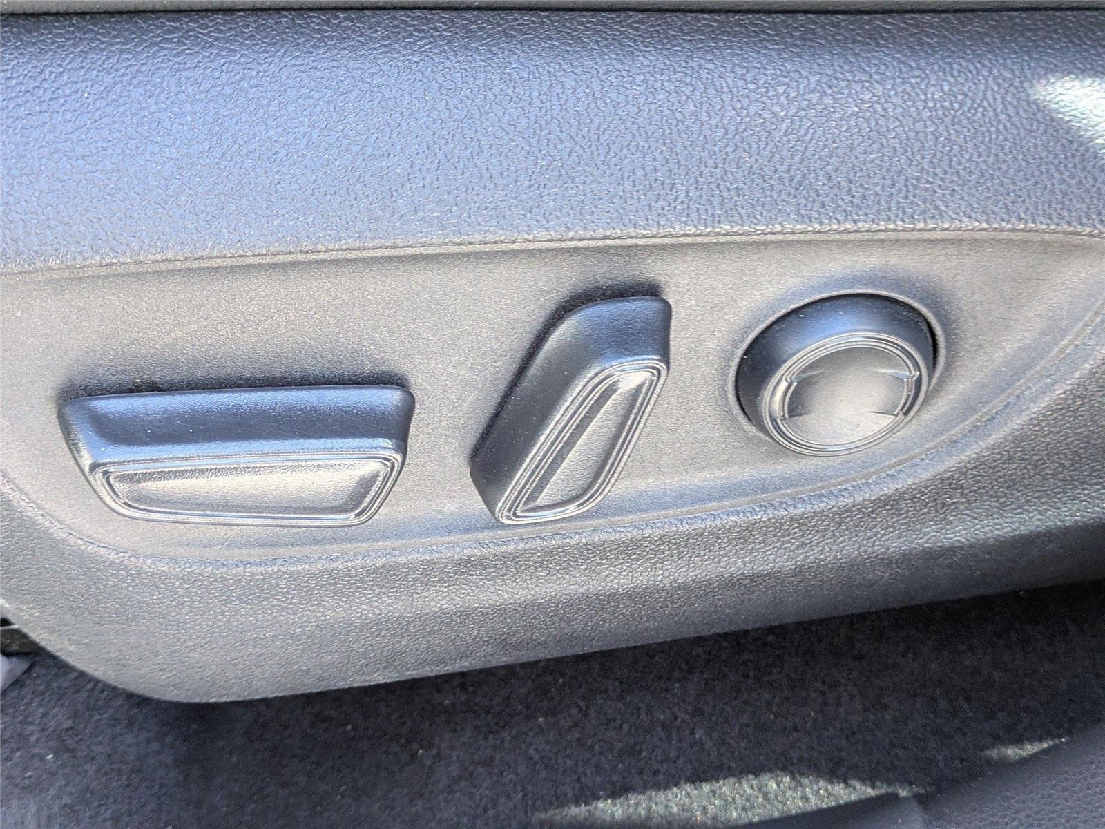 Used 2022 Wind Chill Pearl Toyota XLE image 23