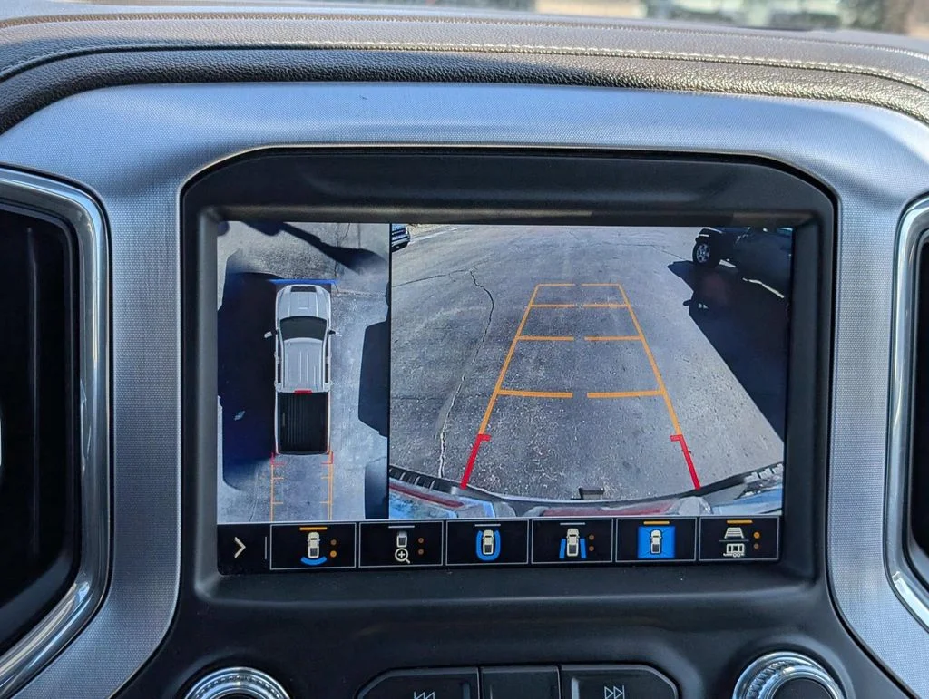 Used 2020 White GMC SLT image 24