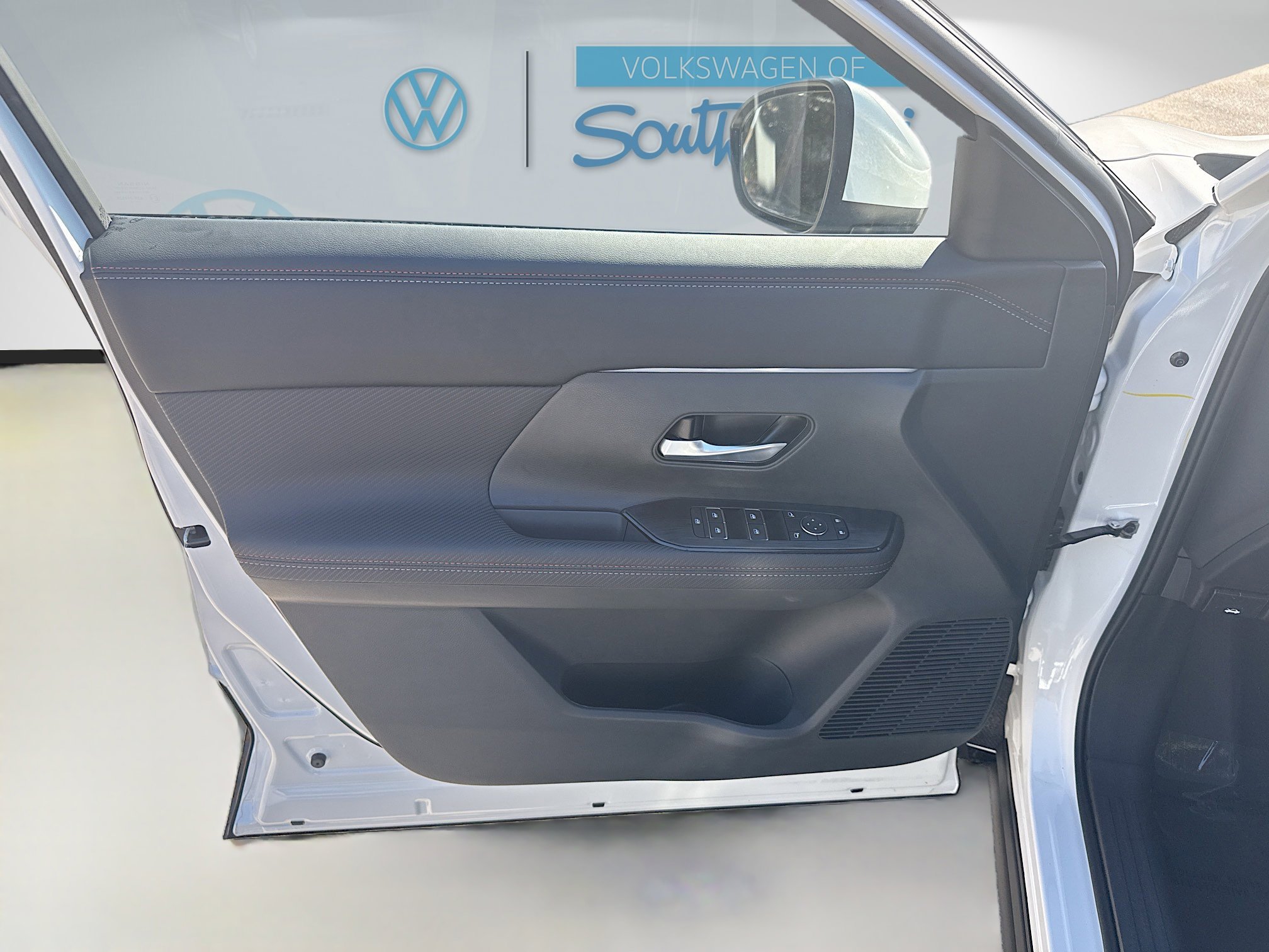 Used 2025 Aspen White Tricoat Nissan SR image 19
