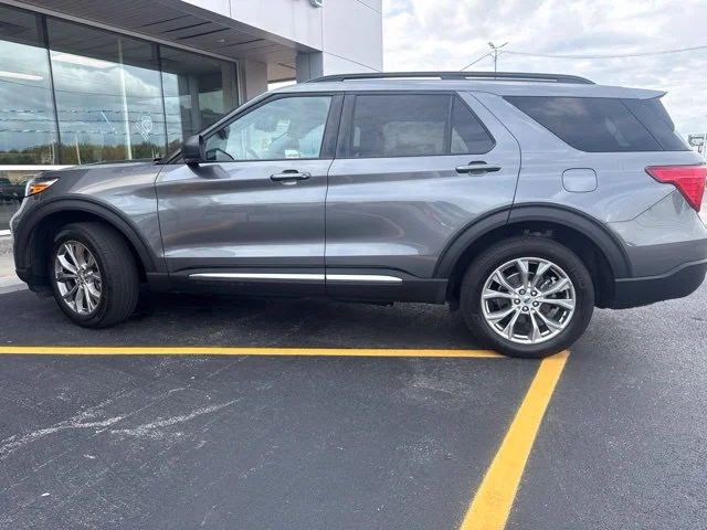Used 2022 Gray Metallic Ford XLT image 6