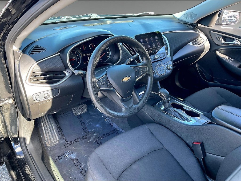 Used 2025 Mosaic Black Metallic Chevrolet LT image 8