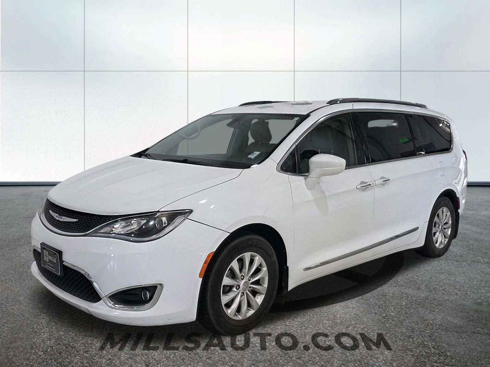 Used 2018 Chrysler Pacifica Touring L Plus with VIN 2C4RC1EGXJR177785 for sale in Willmar, Minnesota