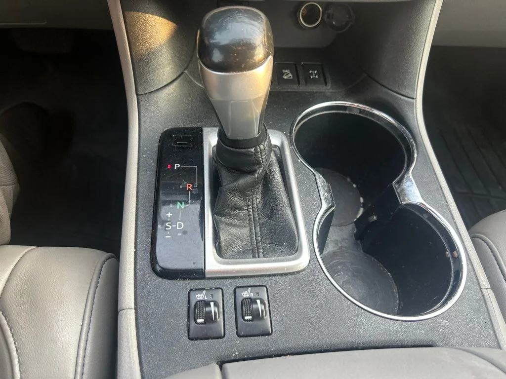 Used 2015 Blizzard Pearl Toyota XLE V6 image 17