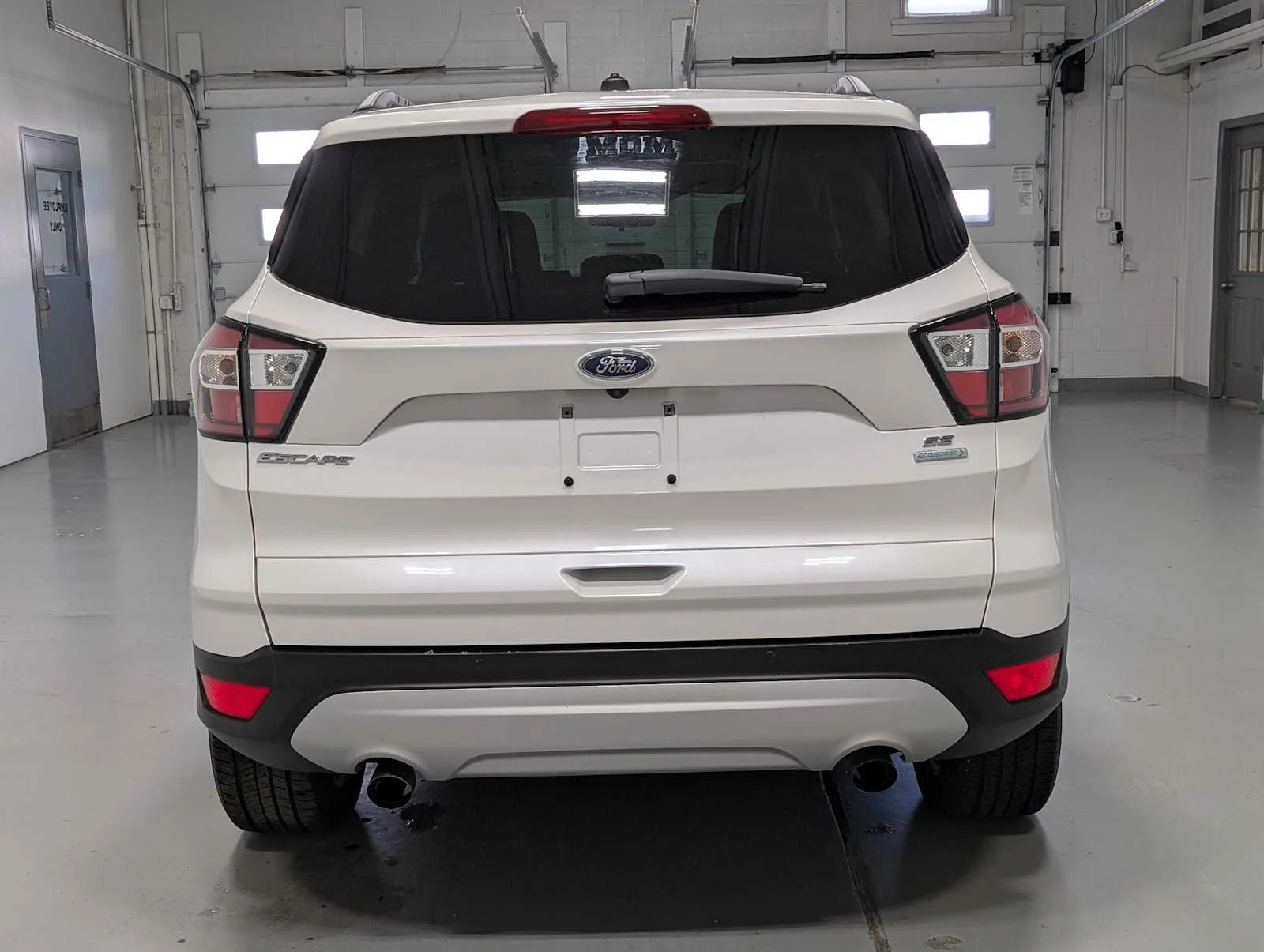 Used 2017 White Platinum Metallic Tri-Coat Ford SE image 9