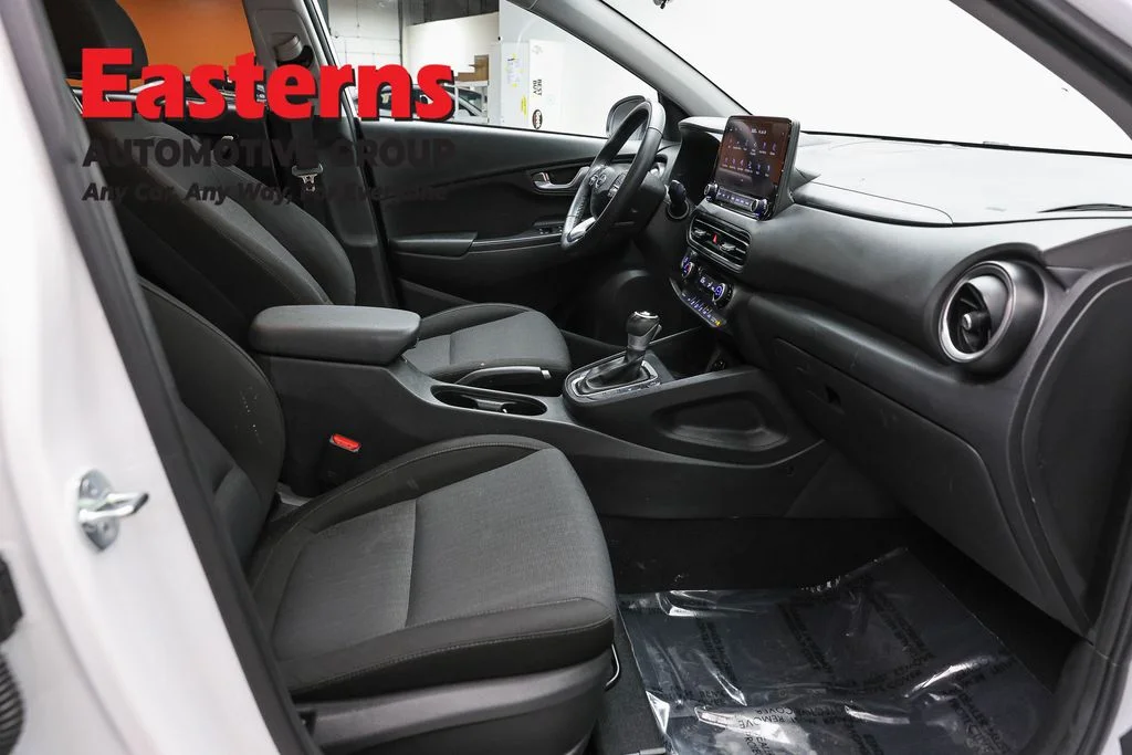 Used 2023 White Hyundai SEL image 24