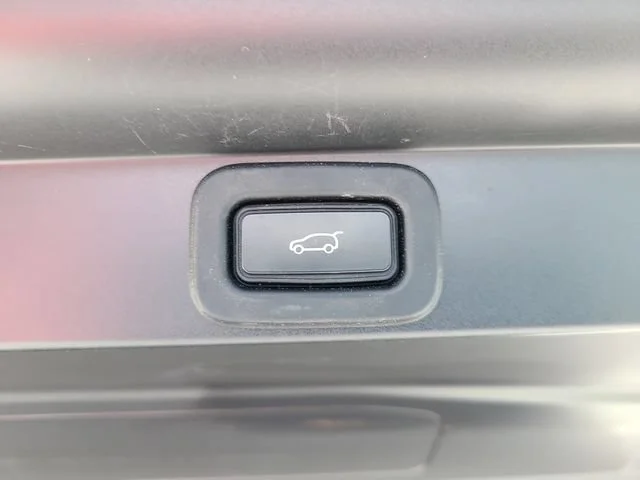 Used 2023 Black Land Rover SE image 37