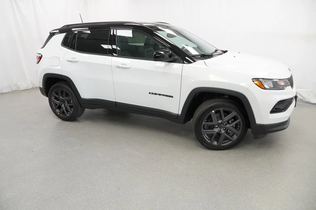 New 2026 Bright White Clear-Coat Exterior Paint Jeep Limited image 9
