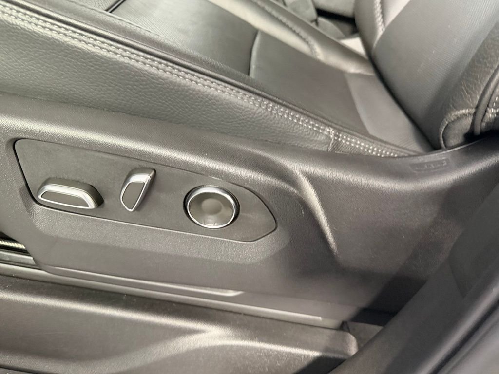 Used 2025 White GMC Denali image 20