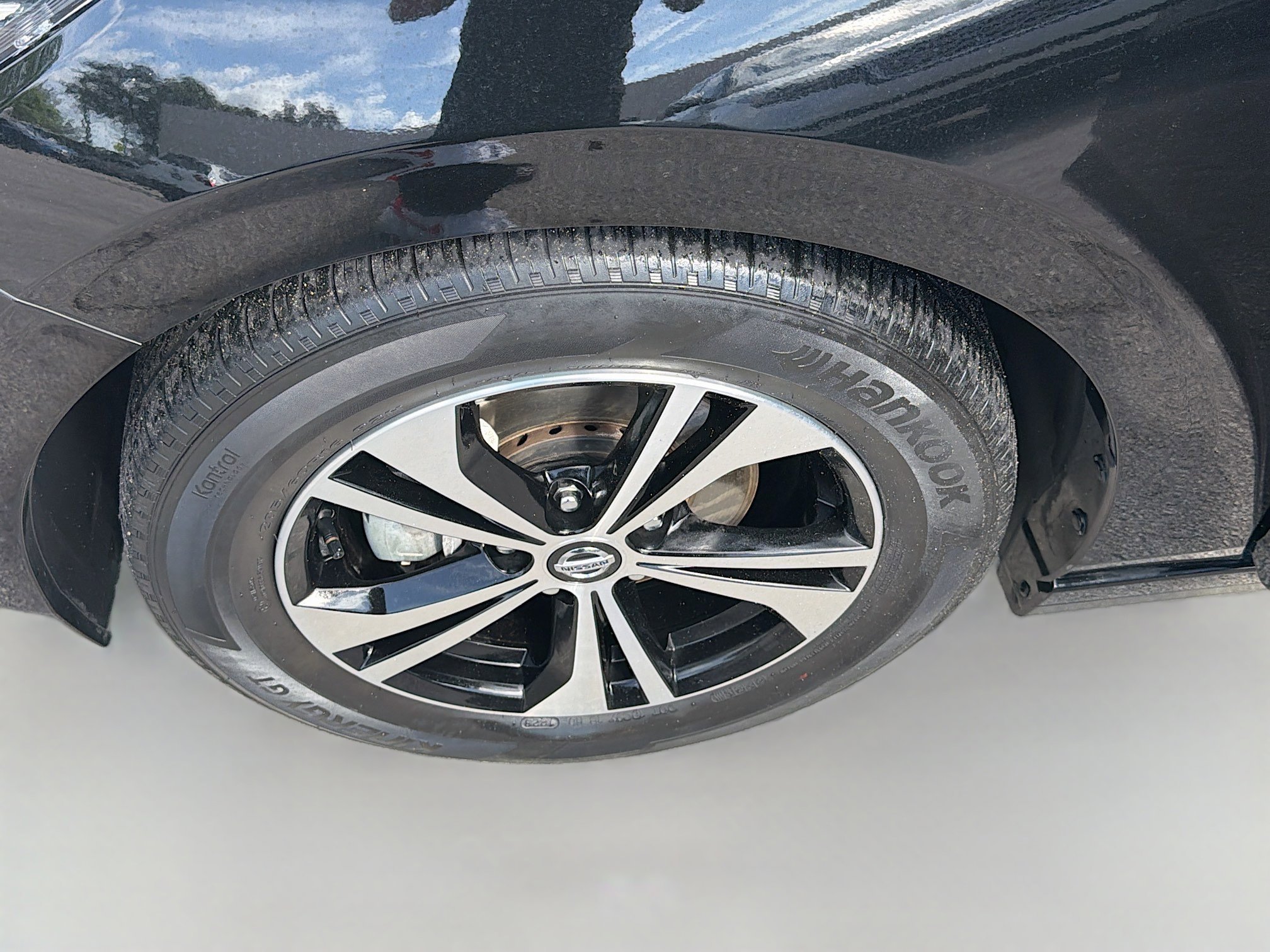 Used 2023 Super Black Nissan SV image 34