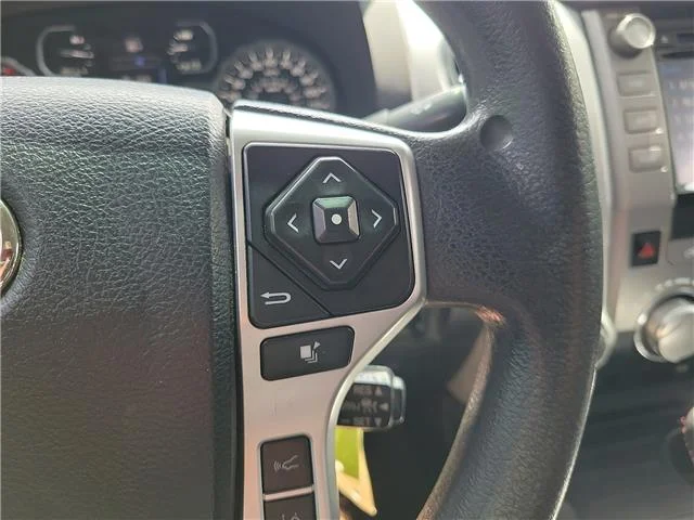 Used 2018  Toyota  image 19