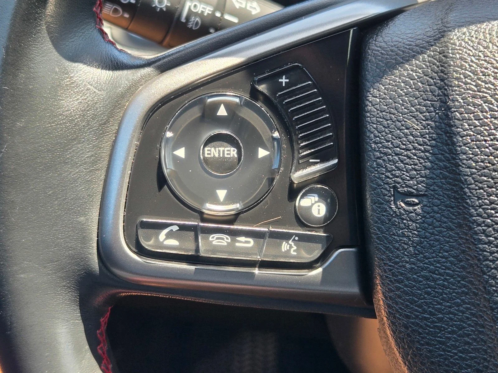 Used 2018 Crystal Black Pearl Honda Si image 32