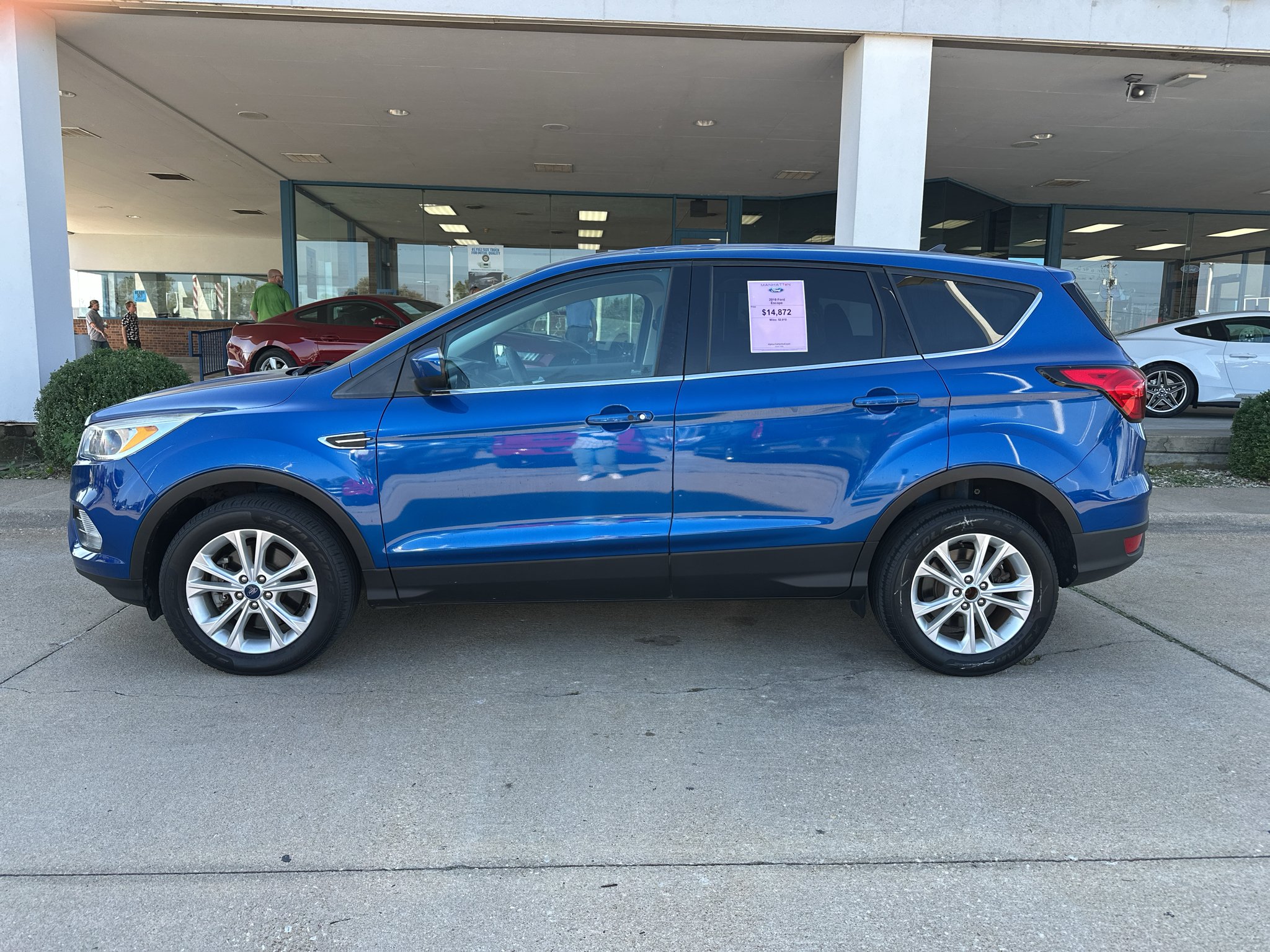 Used 2019 Lightning Blue Metallic Ford SE image 12