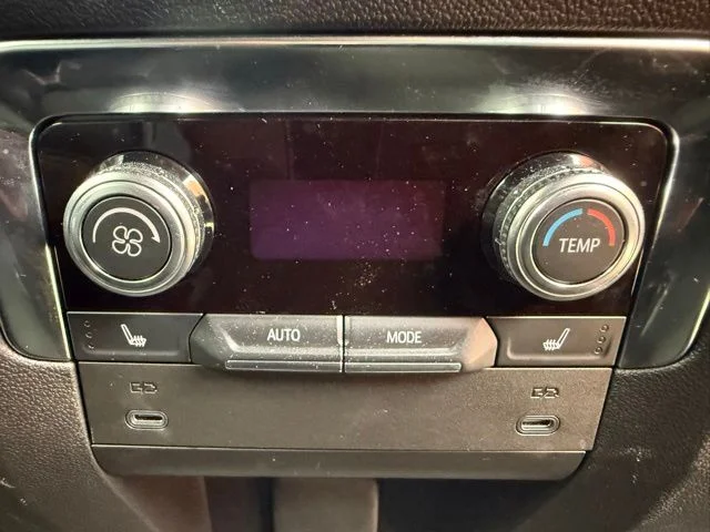 Used 2025 Summit White GMC Denali image 27