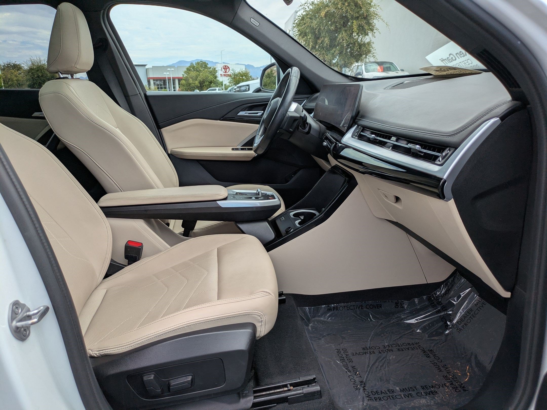 Used 2024 Mineral White Metallic BMW xDrive28i image 31