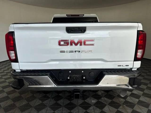 Used 2022 White GMC SLE image 20