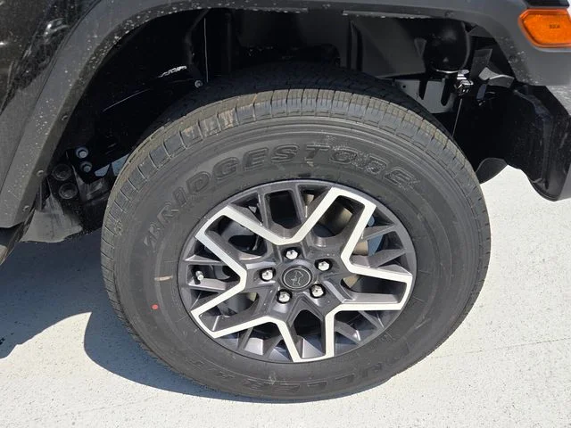 New 2026 Black Clear-Coat Exterior Paint Jeep Sahara image 11