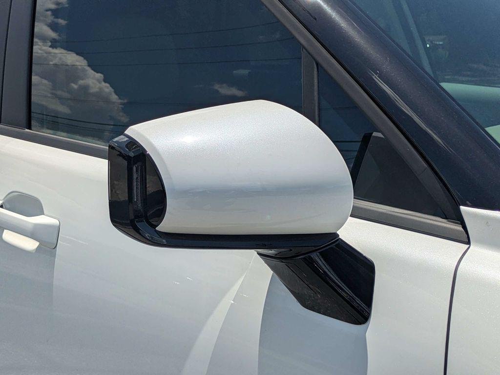 New 2026 White Hyundai SEL FWD image 10