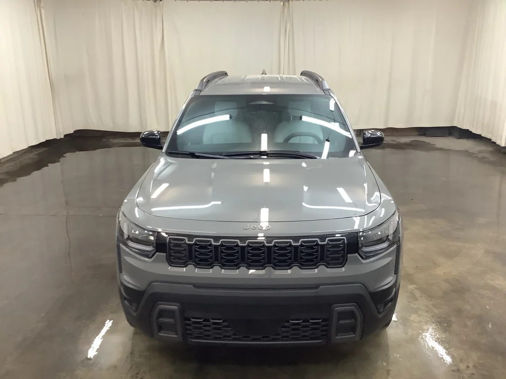 New 2026 Sting-Gray Clear-Coat Exterior Paint Jeep  image 2