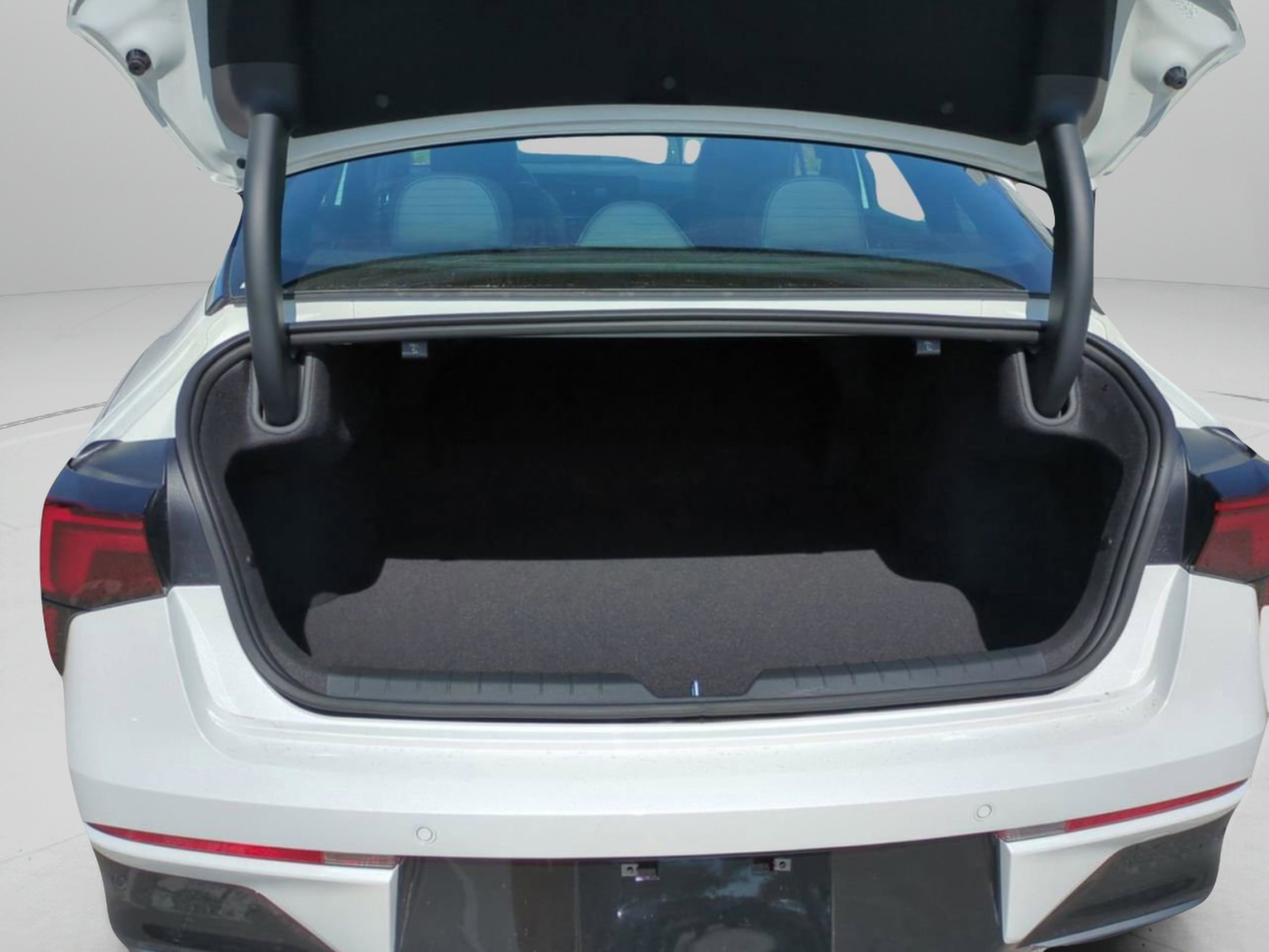 New 2026 Snow White Pearl Kia GT-Line image 15