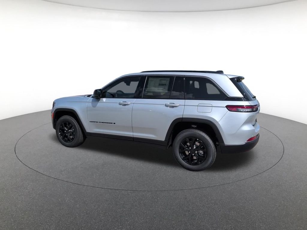 New 2026 Silver Zynith Exterior Paint Jeep Laredo image 9