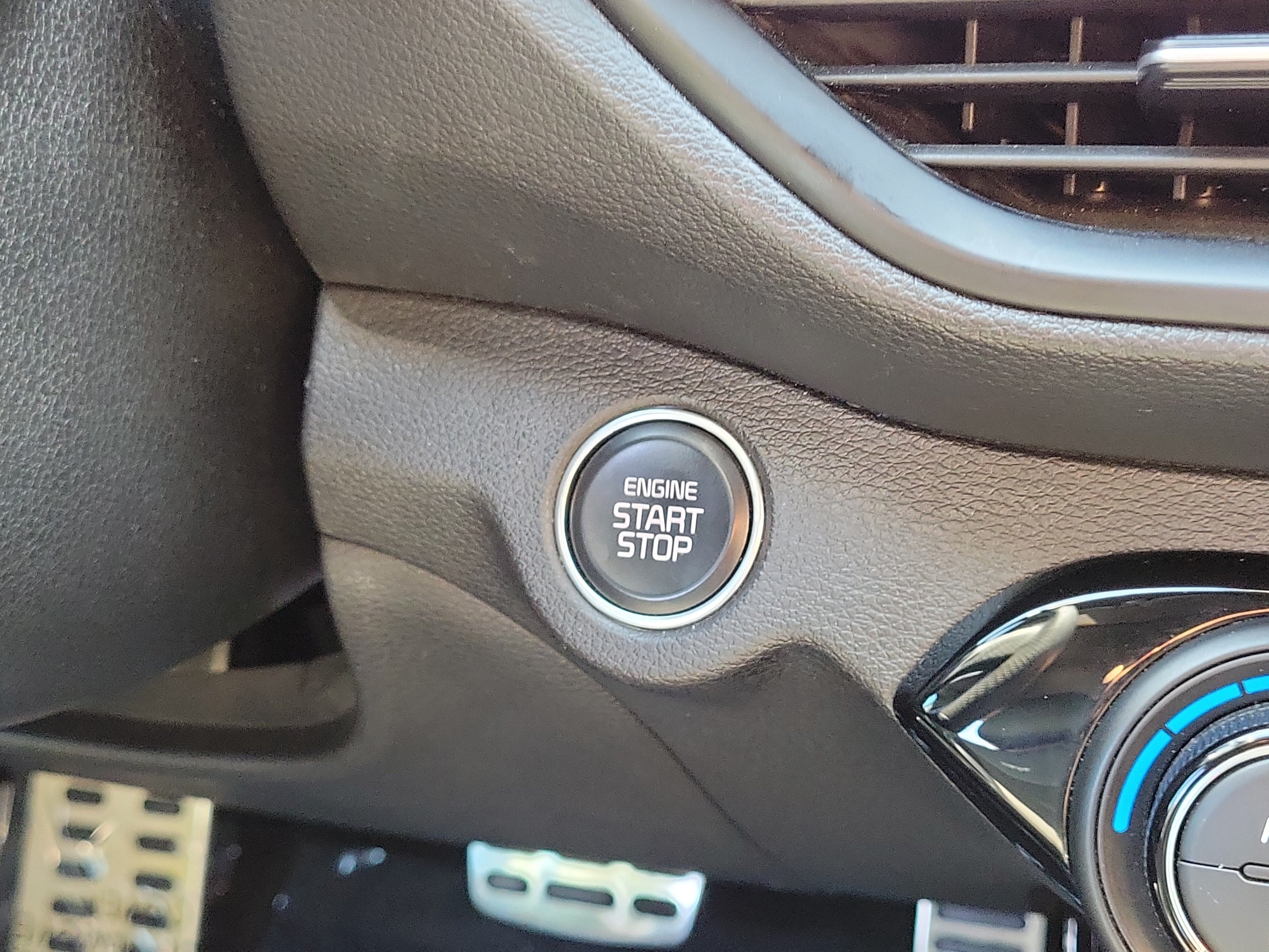 Used 2023 Snow White Pearl Kia GT-Line image 17