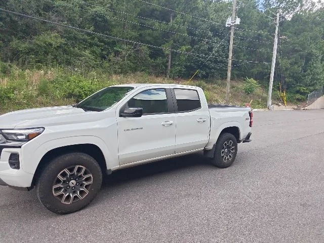 Used 2023 White Chevrolet Z71 image 6