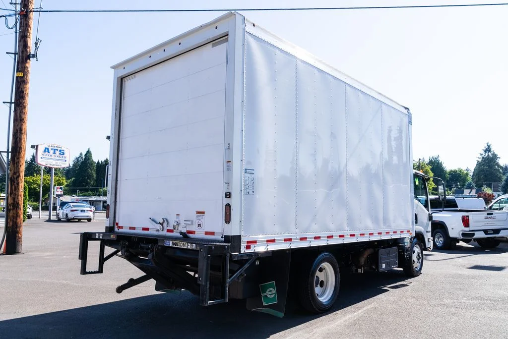 Used 2023  Isuzu  image 7