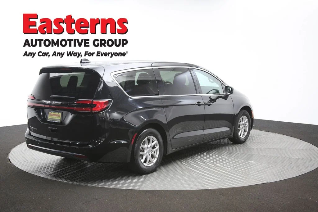 Used 2023 Black Chrysler Touring L image 41