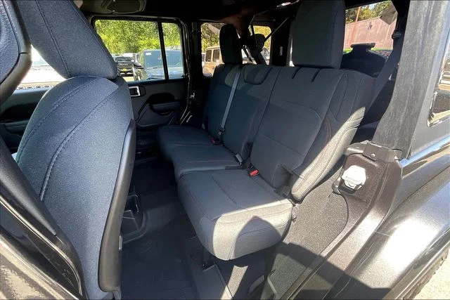 2025 Jeep Wrangler 4-Door Rubicon - Photo 11