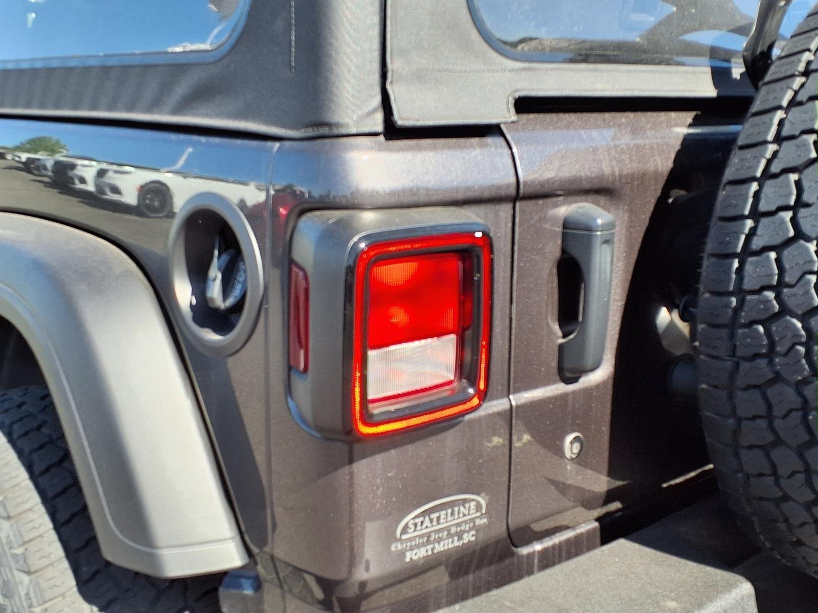 Used 2020 Granite Crystal Metallic Clearcoat Jeep Sport image 15
