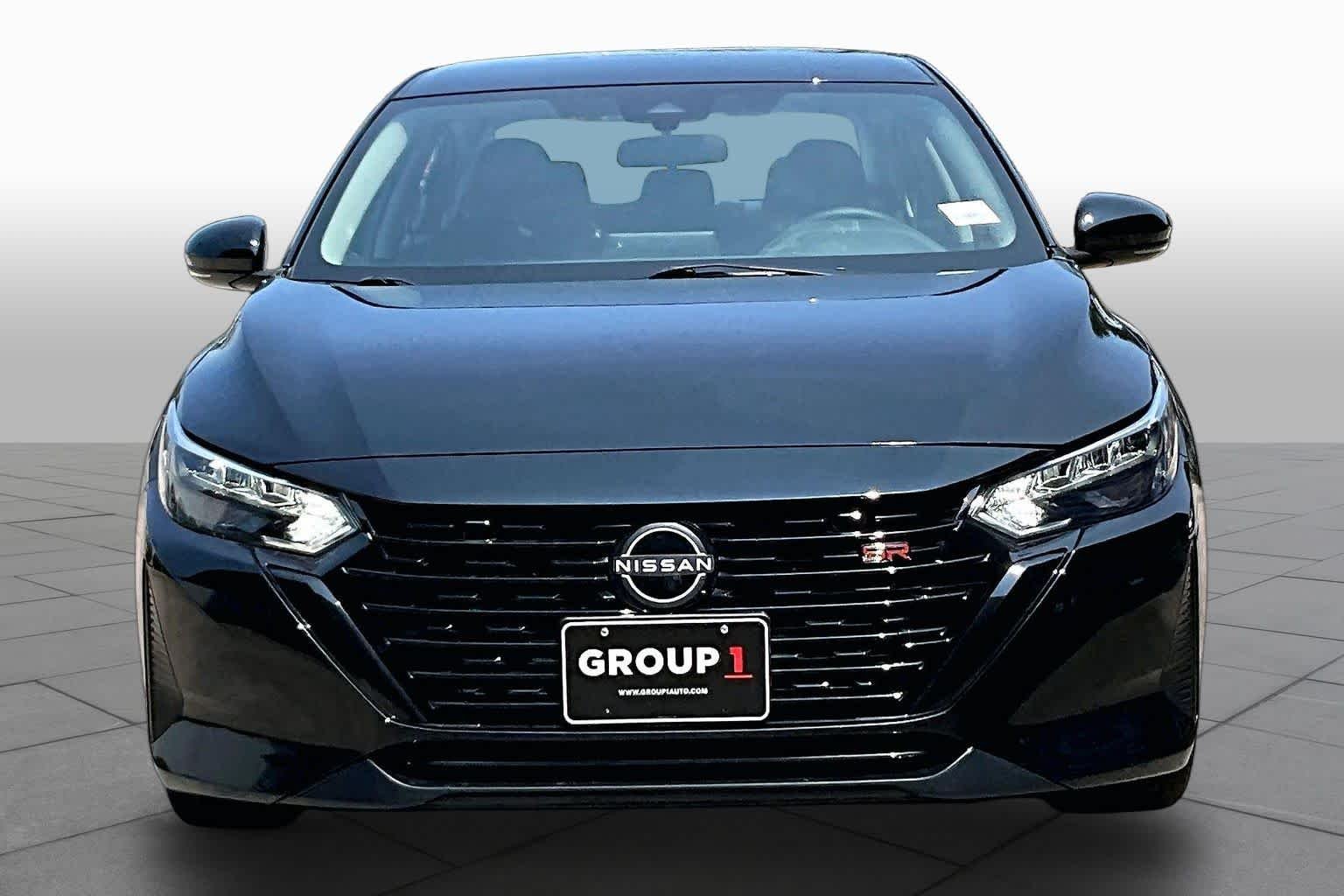 Used 2025 Super Black Nissan SR image 4