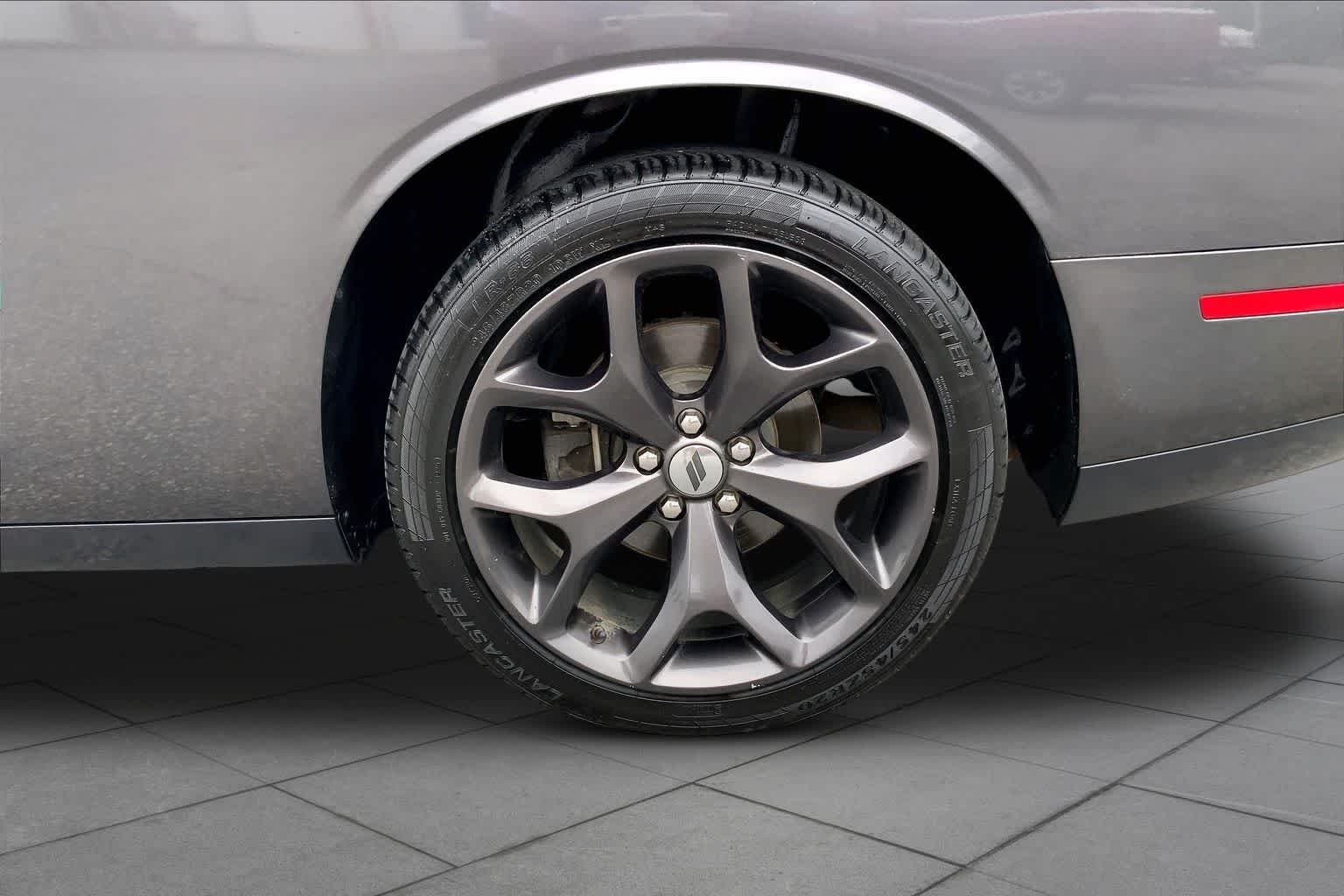 Used 2018 Granite Pearlcoat Dodge SXT Plus image 10