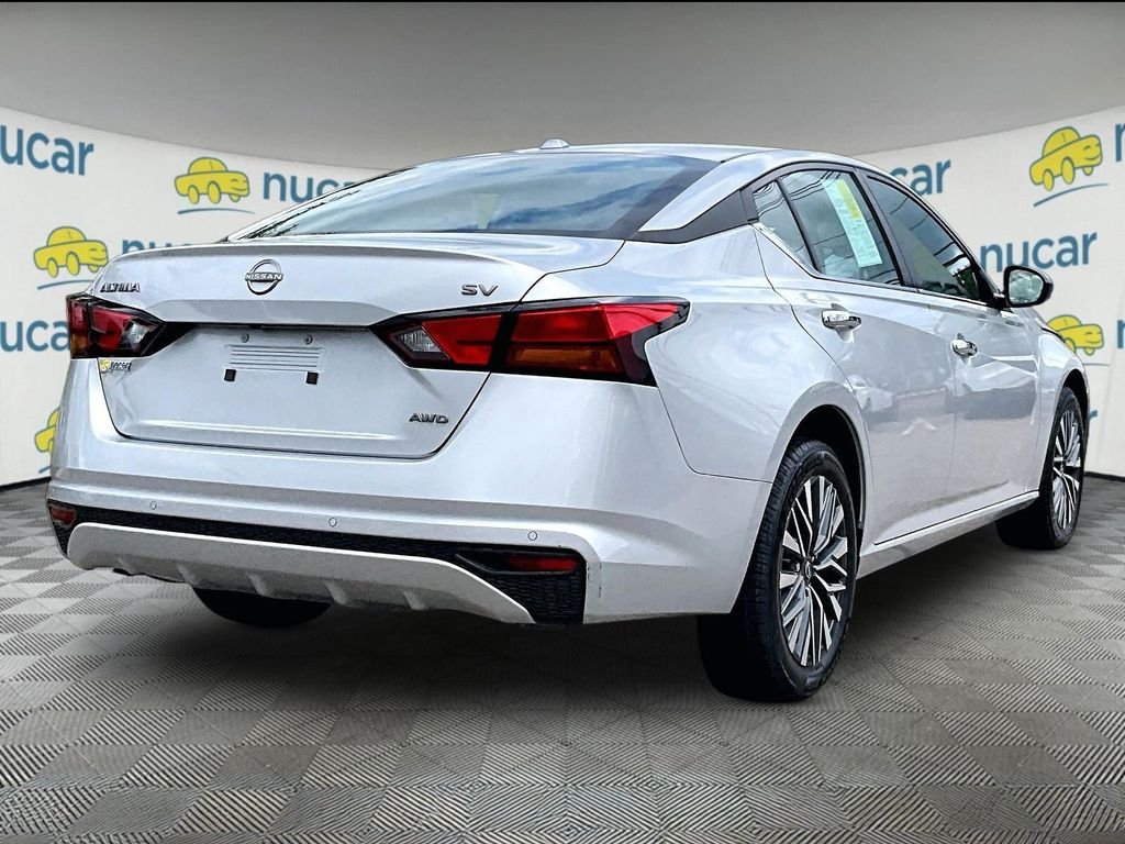 Used 2024 Silver Nissan 2.5 SV image 6