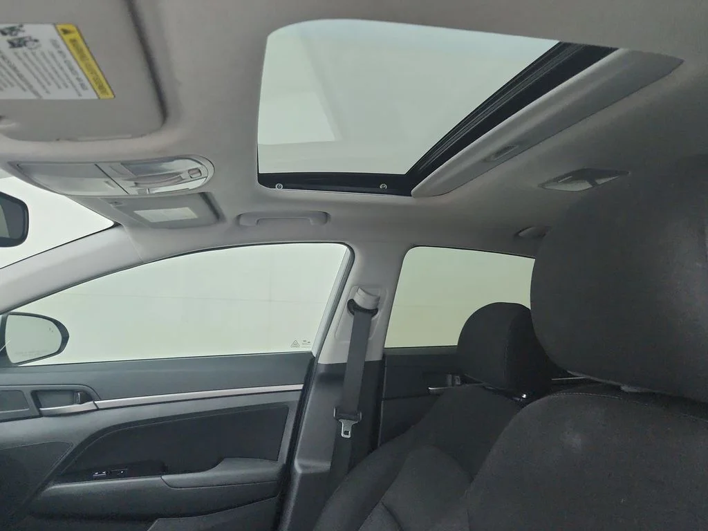 Used 2018 White Hyundai Value Edition image 32