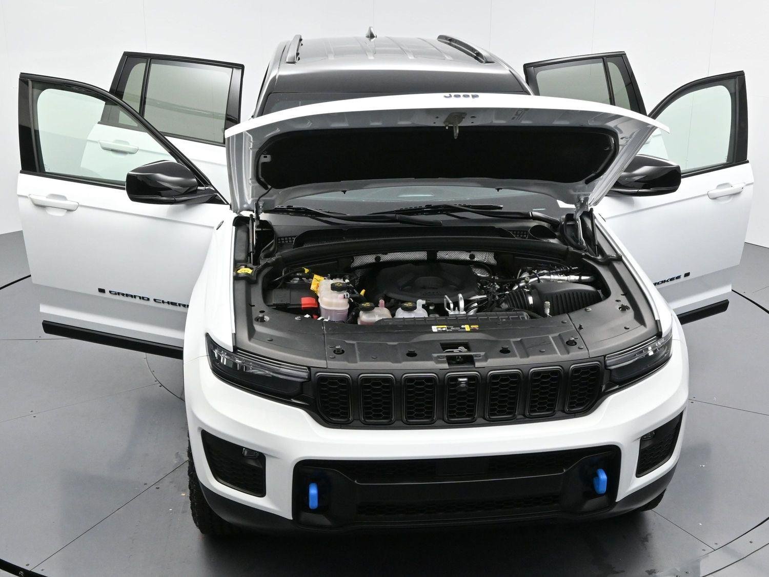 Used 2022 Bright White Clearcoat Jeep Trailhawk image 45
