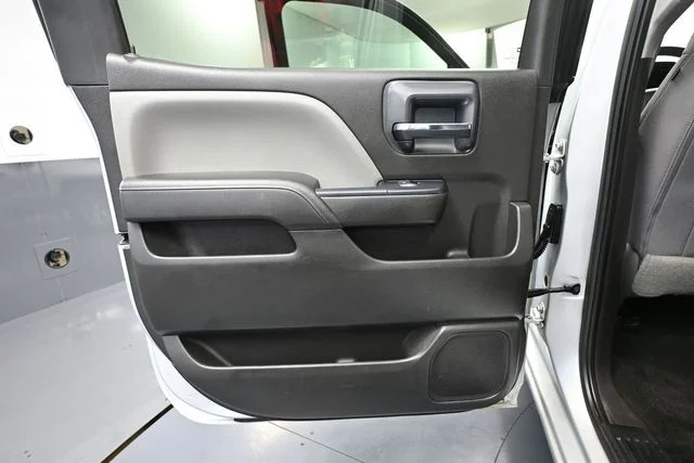 Used 2016 Silver Chevrolet LS image 26
