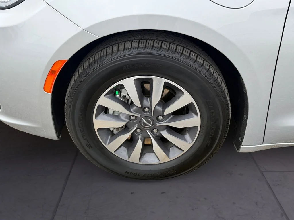 2024 Chrysler Pacifica PHEV Select - Photo 9