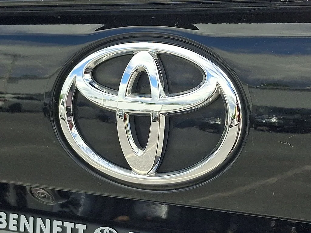 2025 Toyota RAV4 XLE - Photo 33