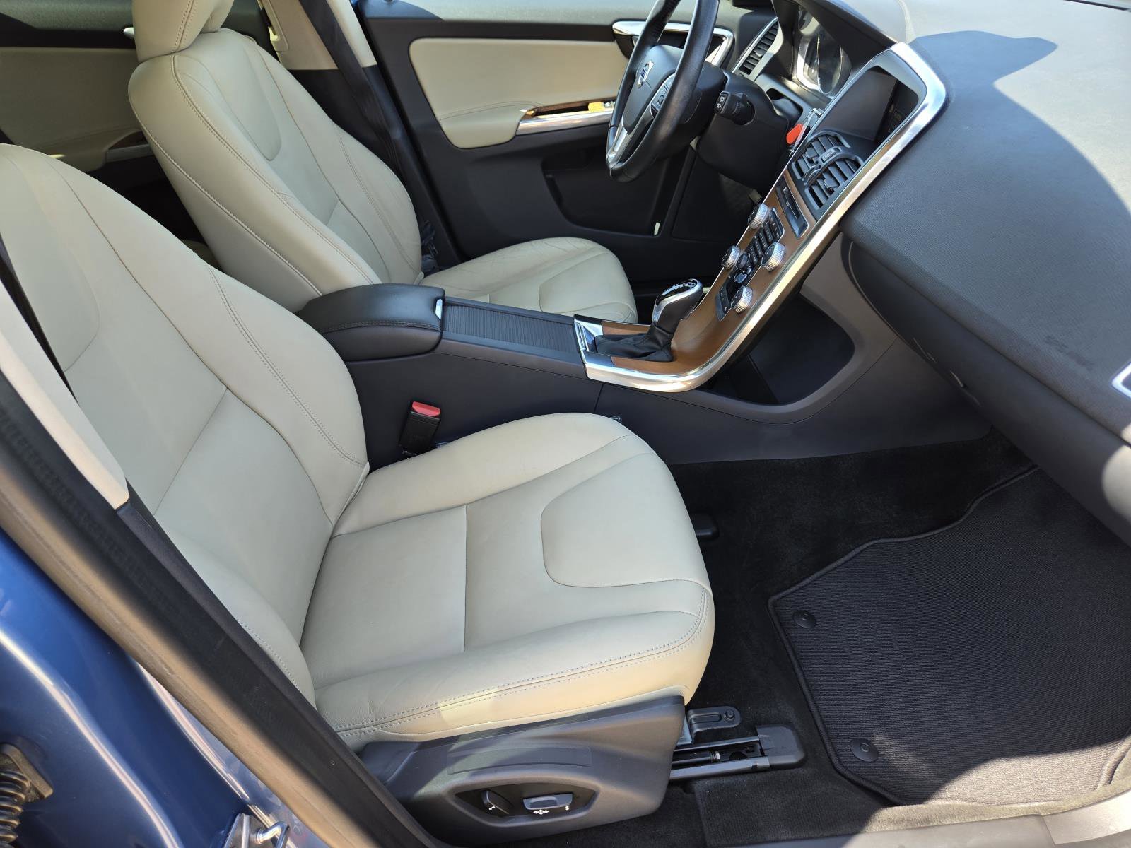 Used 2017 Blue Metallic Volvo Inscription image 41