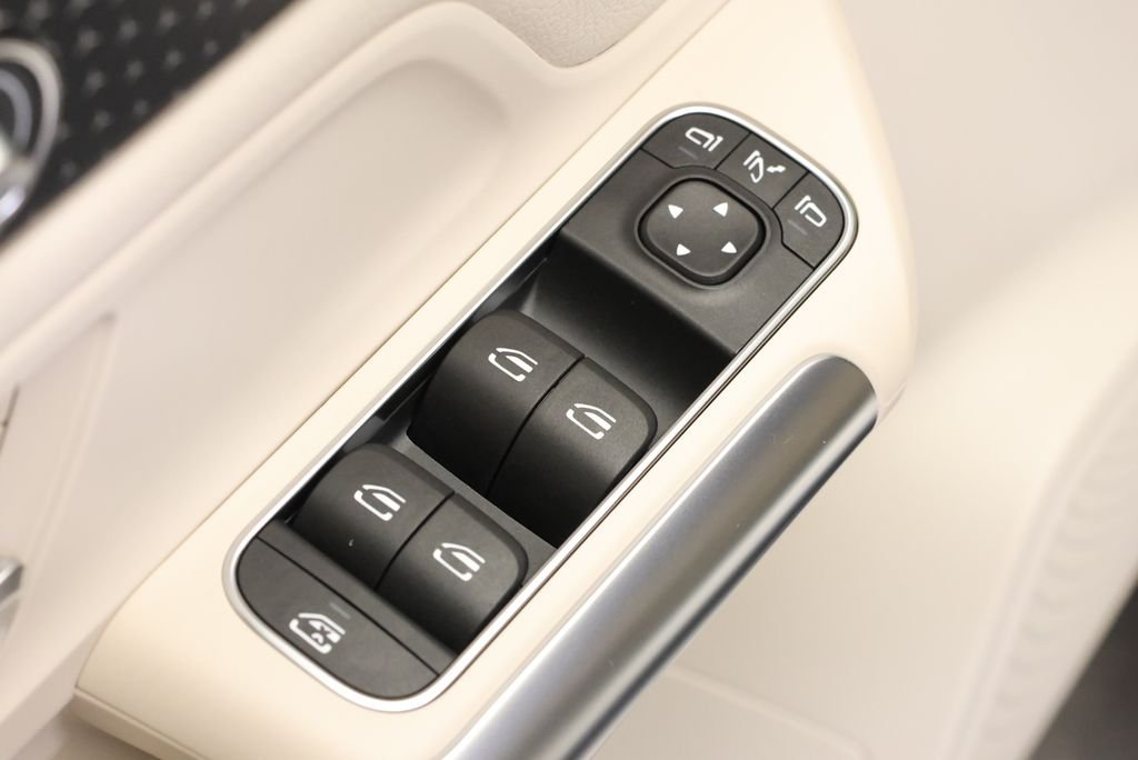 Used 2026 Polar White Mercedes-Benz GLA 250 image 33