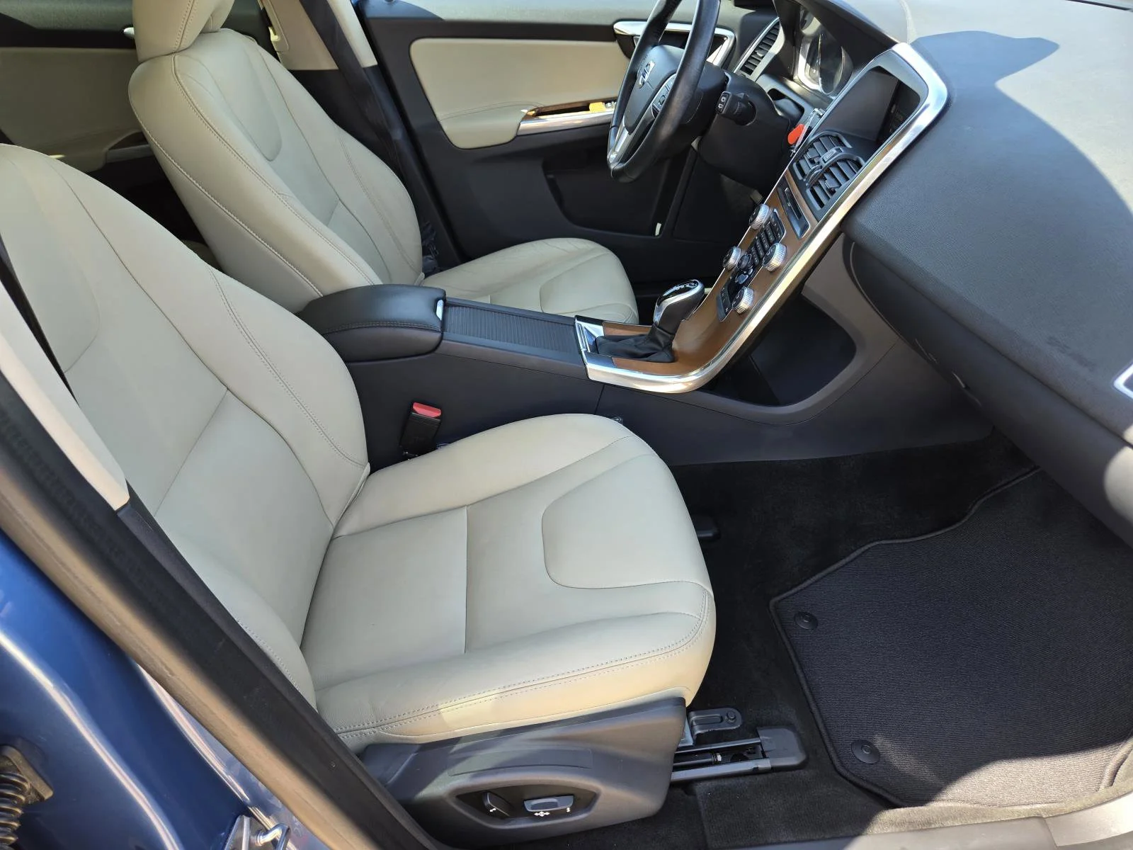 Used 2017 Blue Metallic Volvo Inscription image 41