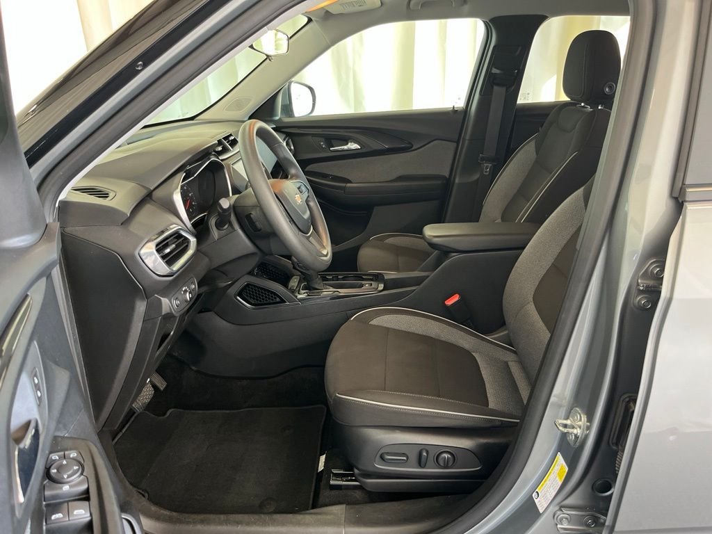 Used 2023 Gray Chevrolet LT image 3