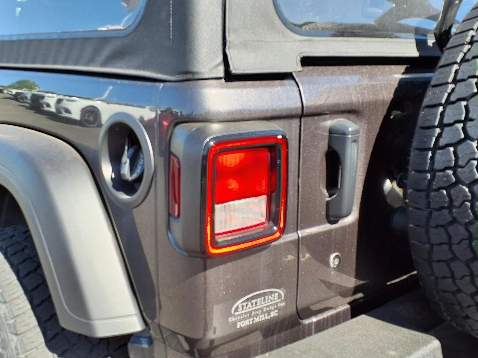 Used 2020 Granite Crystal Metallic Clearcoat Jeep Sport image 15