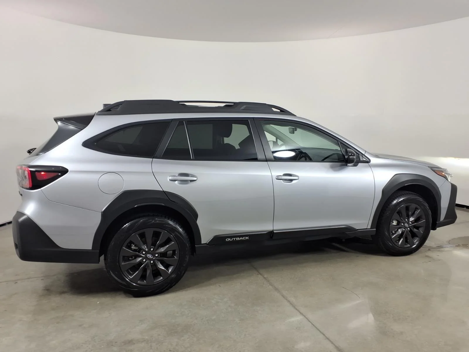 Certified Used 2025 Ice Silver Metallic Subaru Onyx Edition image 14
