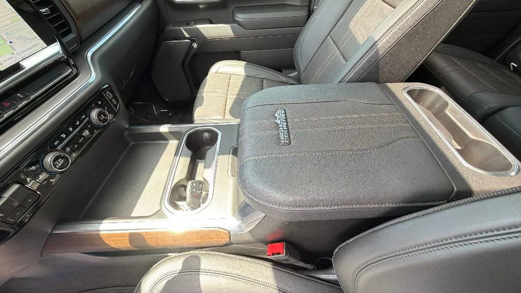 Used 2024 Summit White Chevrolet High Country image 24